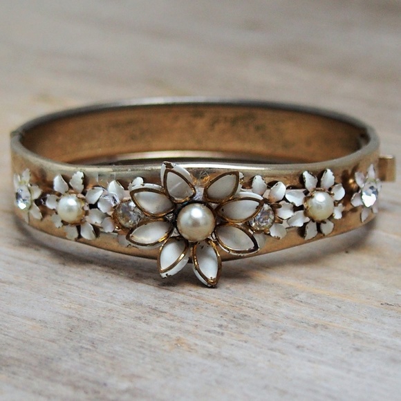 Vintage Jewelry - 1960s Floral Rhinestone Pearl Enamel Bracelet